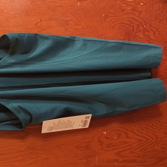 NWT Lululemon Swiftly Tech Racerback Size 6 Laguna - Picture 7 of 8